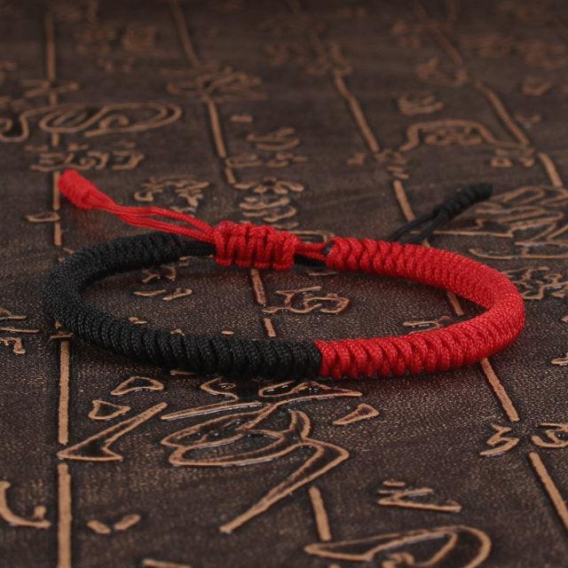 Bracelet Tressé Fait Main à Nœud Porte-Bonheur Fil Rouge Protection Ajustable Unisexe