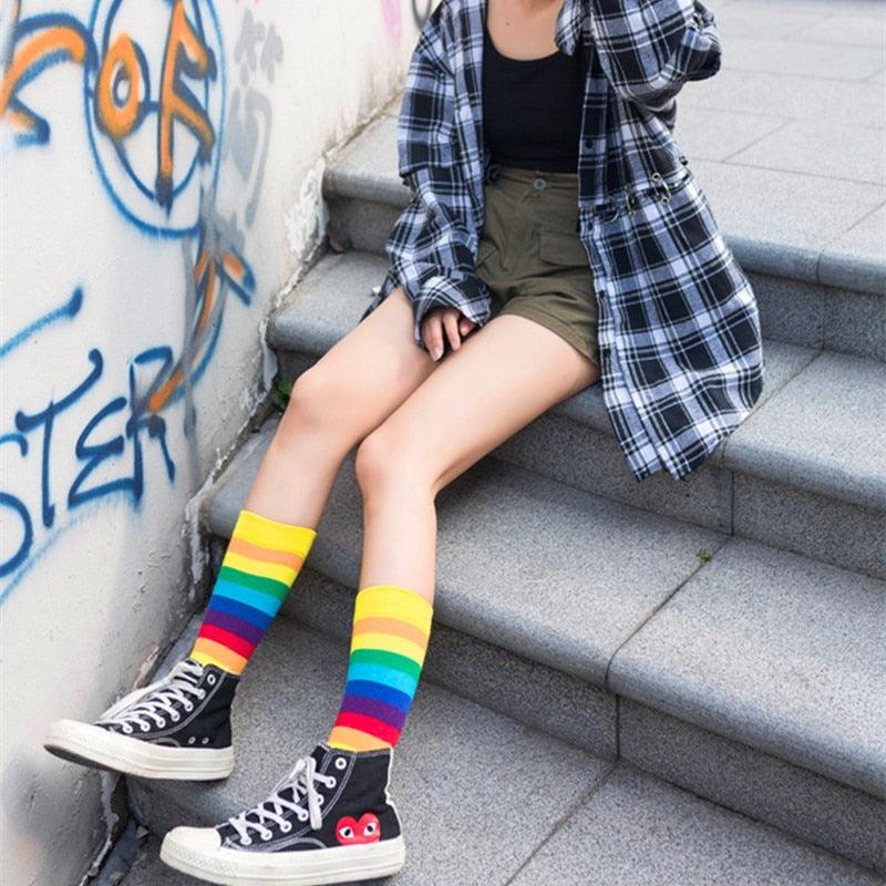 Nouvelle Arrivée Chaussettes Longues en Coton Élastique pour Femmes Couleurs Bonbon Motif Arc-en-ciel Sportif Rétro Harajuku Chaussettes Décontractées pour Hommes et Femmes