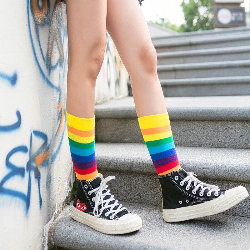 Nouvelle Arrivée Chaussettes Longues en Coton Élastique pour Femmes Couleurs Bonbon Motif Arc-en-ciel Sportif Rétro Harajuku Chaussettes Décontractées pour Hommes et Femmes