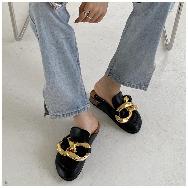 Chaîne en or Femme Pantoufle Bout fermé Chaussures mules à enfiler Bout rond Talons bas Tongs décontractées Sandales plates à enfiler Sandales à enfiler élégantes Mules Talons Chaussons
