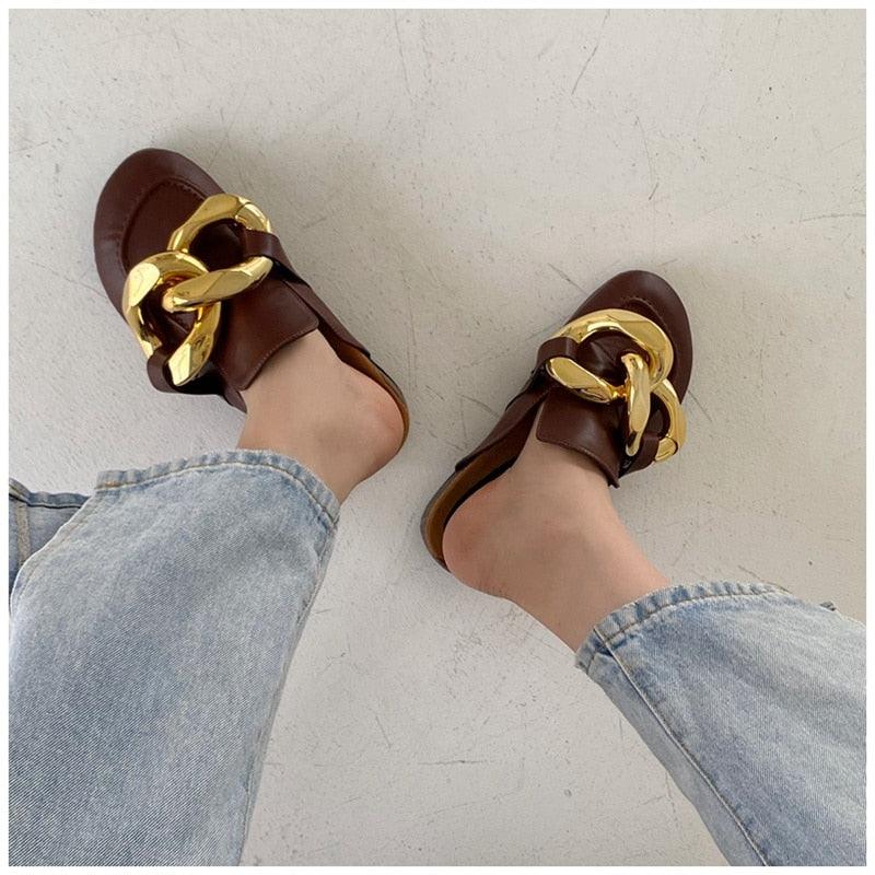 Chaîne en or Femme Pantoufle Bout fermé Chaussures mules à enfiler Bout rond Talons bas Tongs décontractées Sandales plates à enfiler Sandales à enfiler élégantes Mules Talons Chaussons