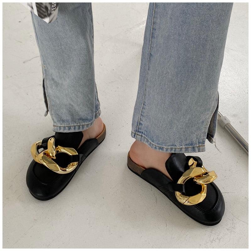 Chaîne en or Femme Pantoufle Bout fermé Chaussures mules à enfiler Bout rond Talons bas Tongs décontractées Sandales plates à enfiler Sandales à enfiler élégantes Mules Talons Chaussons
