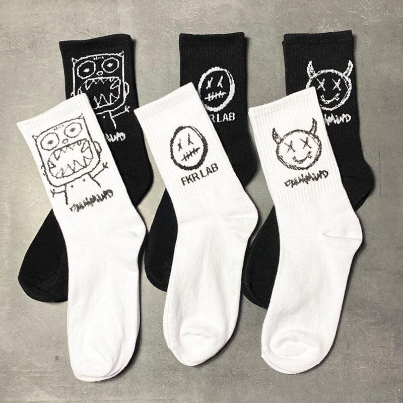 Nouvelles chaussettes montantes respirantes de style Hip Hop en pur coton à motif de dessins animés, chaussettes de skateboard douces et longues pour hommes et femmes, à motif de smilies mignons et kawaii, tendance.