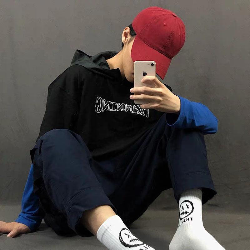 Nouvelles chaussettes montantes respirantes de style Hip Hop en pur coton à motif de dessins animés, chaussettes de skateboard douces et longues pour hommes et femmes, à motif de smilies mignons et kawaii, tendance.