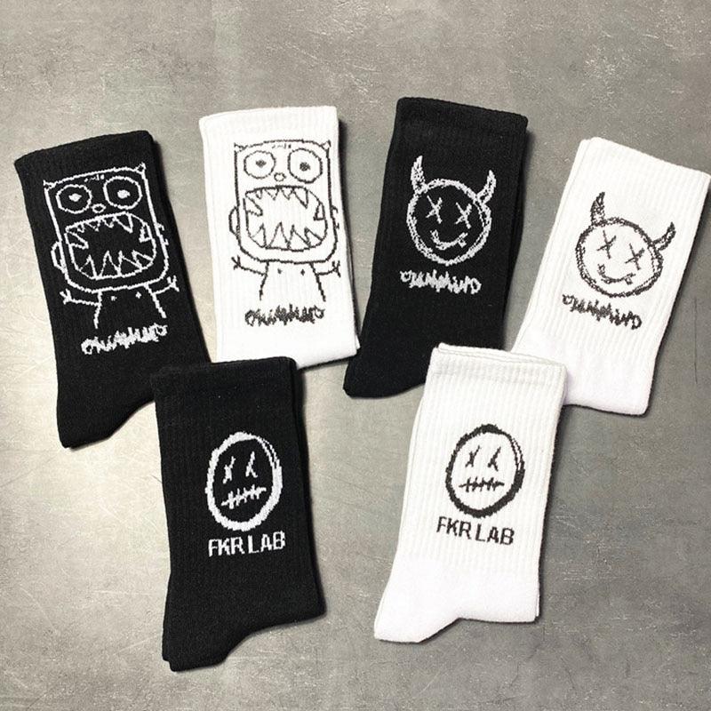 Nouvelles chaussettes montantes respirantes de style Hip Hop en pur coton à motif de dessins animés, chaussettes de skateboard douces et longues pour hommes et femmes, à motif de smilies mignons et kawaii, tendance.