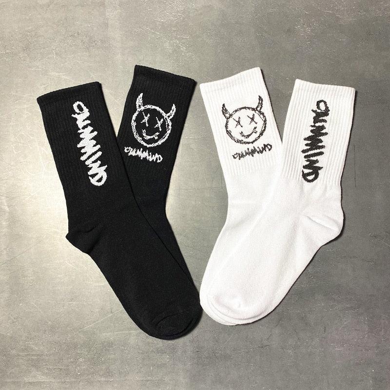 Nouvelles chaussettes montantes respirantes de style Hip Hop en pur coton à motif de dessins animés, chaussettes de skateboard douces et longues pour hommes et femmes, à motif de smilies mignons et kawaii, tendance.