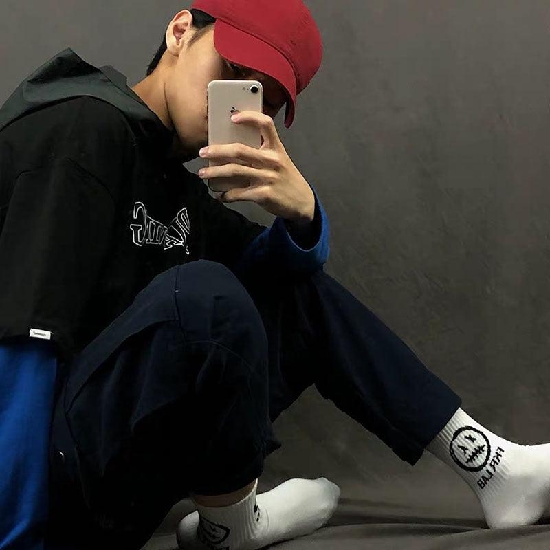 Nouvelles chaussettes montantes respirantes de style Hip Hop en pur coton à motif de dessins animés, chaussettes de skateboard douces et longues pour hommes et femmes, à motif de smilies mignons et kawaii, tendance.