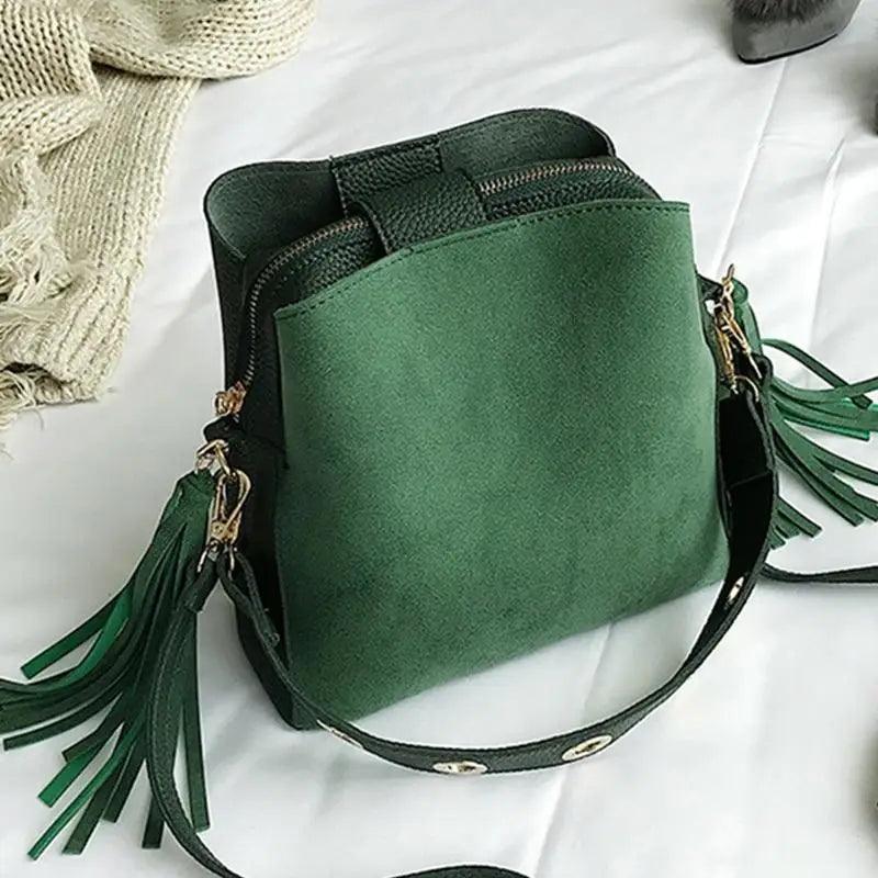 Nouveau sac seau de gommage à la mode pour femmes, sac bandoulière vintage à pompon, sac à bandoulière de haute qualité, sac à bandoulière simple pour femmes