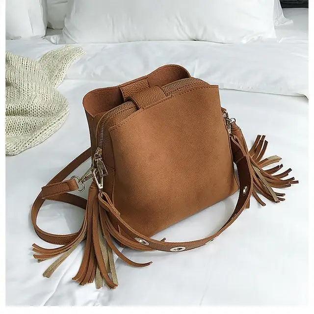 Nouveau sac seau de gommage à la mode pour femmes, sac bandoulière vintage à pompon, sac à bandoulière de haute qualité, sac à bandoulière simple pour femmes