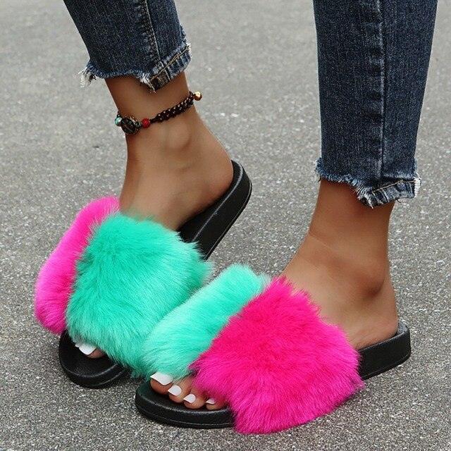 Nouvelles pantoufles de luxe moelleuses, chaudes, en fourrure, pour femme, sandales en peluche incroyables, chaussures chaudes et confortables, pantoufles moelleuses et chaudes, intérieures, confortables, en mousse à mémoire de forme, antidérapantes.