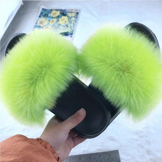 Nouvelles pantoufles de luxe moelleuses, chaudes, en fourrure, pour femme, sandales en peluche incroyables, chaussures chaudes et confortables, pantoufles moelleuses et chaudes, intérieures, confortables, en mousse à mémoire de forme, antidérapantes.