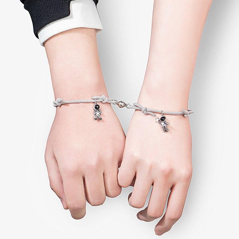 Nouveau bracelet de couple magnétique étoile astronaute bracelet magnétique attrayant à la mode étoile pour couples ensemble de cadeaux de bijoux pour meilleurs amis petite amie petit ami femmes hommes