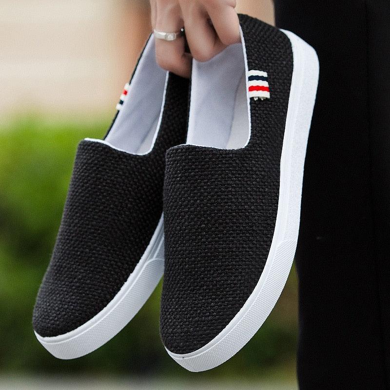 Nouvelles chaussures décontractées plates en toile pour hommes et femmes Chaussures élégantes légères Baskets décontractées pour hommes Baskets blanches modernes et confortables