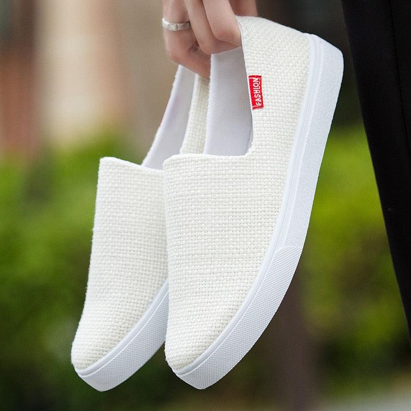 Nouvelles chaussures décontractées plates en toile pour hommes et femmes Chaussures élégantes légères Baskets décontractées pour hommes Baskets blanches modernes et confortables