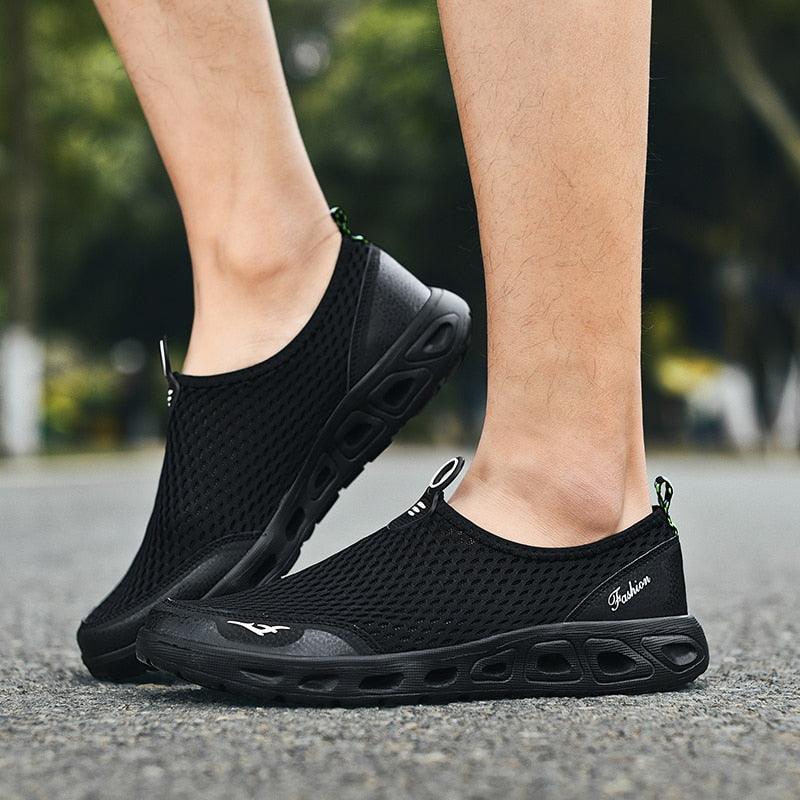 Nouvelles chaussures aquatiques en maille pour hommes, respirantes, à séchage rapide, baskets aquatiques légères et antidérapantes, chaussures de sport confortables en maille, chaussures de plage, de natation, de surf, chaussures aquatiques.