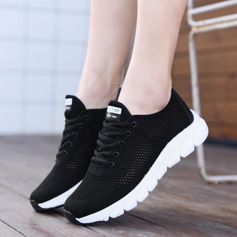 Nouvelles baskets en maille pour femmes, chaussures plates respirantes pour femmes, légères, antidérapantes, pour le sport, la course à pied, chaussures de marche à la mode, respirantes et antidérapantes pour femmes