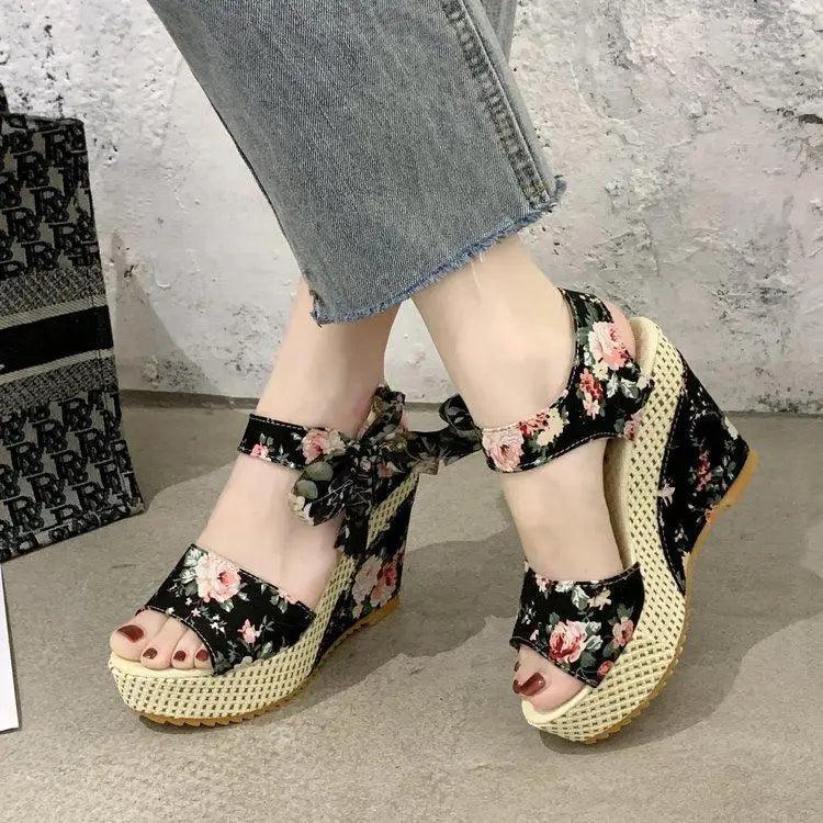 Nouvelles sandales à talons hauts en bois pour femmes, design élégant et moderne, chaussures d'été pour femmes