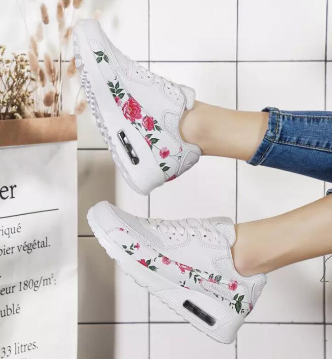 Nouvelles baskets rouges pour femmes Chaussures décontractées Mode Printemps Baskets femme légères Chaussures de sport Tennis Marche Athlétique Décontractées