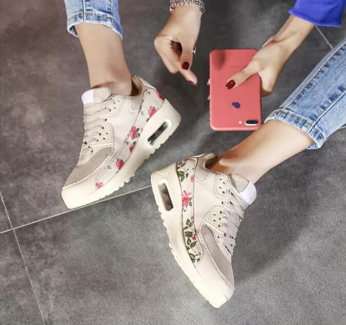Nouvelles baskets rouges pour femmes Chaussures décontractées Mode Printemps Baskets femme légères Chaussures de sport Tennis Marche Athlétique Décontractées