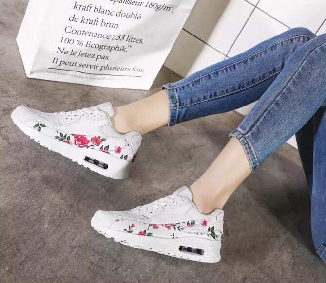 Nouvelles baskets rouges pour femmes Chaussures décontractées Mode Printemps Baskets femme légères Chaussures de sport Tennis Marche Athlétique Décontractées