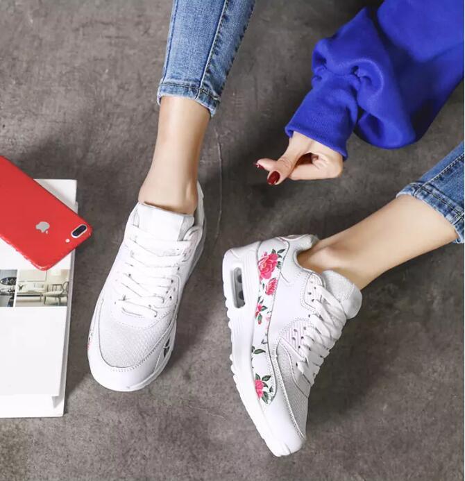 Nouvelles baskets rouges pour femmes Chaussures décontractées Mode Printemps Baskets femme légères Chaussures de sport Tennis Marche Athlétique Décontractées