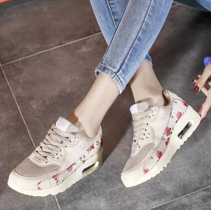 Nouvelles baskets rouges pour femmes Chaussures décontractées Mode Printemps Baskets femme légères Chaussures de sport Tennis Marche Athlétique Décontractées