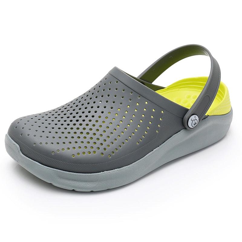 Nouvelles sandales, chaussures à trous pour hommes, sandales pour femmes, sabots, chaussures de jardin unisexes, chaussures d'eau grises, sandales légères à enfiler, chaussures d'été pour la plage, la piscine, la douche