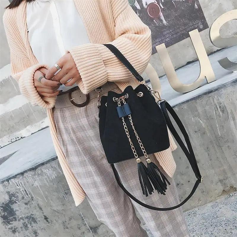 Nouveaux Sacs à Bandoulière Mini Sacs Mignons Sac Seau Sacs à Main Organisateur Petit Pompon Cuir PU Sacs à Bandoulière Femme