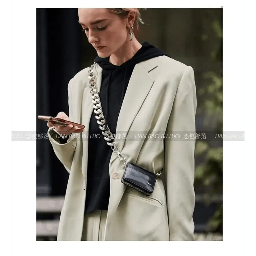 Nouveau sac à bandoulière en métal épais étincelant avec chaîne, portefeuille de vélo, mini sac, porte-monnaie. Sacs à bandoulière en cuir pour femmes, tendance.