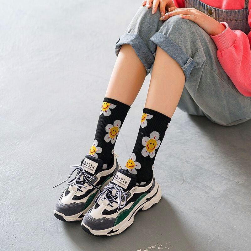 Nouvelles chaussettes de dessin animé à fleurs pour femmes Chaussettes Kawaii Respirantes Printemps Automne Chaussettes décontractées Belles chaussettes pour femmes