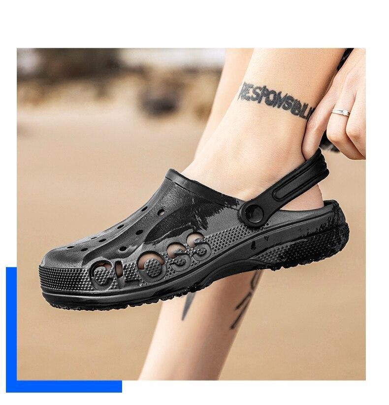 Nouvelles chaussures d'été pour hommes, sabots bleus, chaussures de jardin peintes, sandales plates de plage respirantes, sabots de jardin, mules classiques, semelle en caoutchouc antidérapante, sabots d'été à enfiler