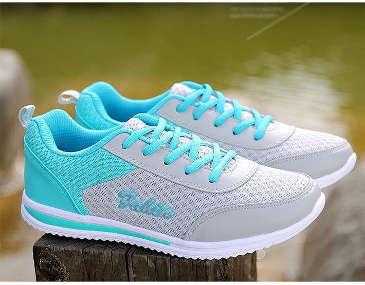 Nouvelles baskets décontractées violettes pour femmes Chaussures respirantes en maille pour femmes Baskets épaisses Chaussures de marche course tennis gym antidérapantes pour femmes