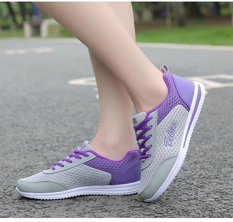 Nouvelles baskets décontractées violettes pour femmes Chaussures respirantes en maille pour femmes Baskets épaisses Chaussures de marche course tennis gym antidérapantes pour femmes