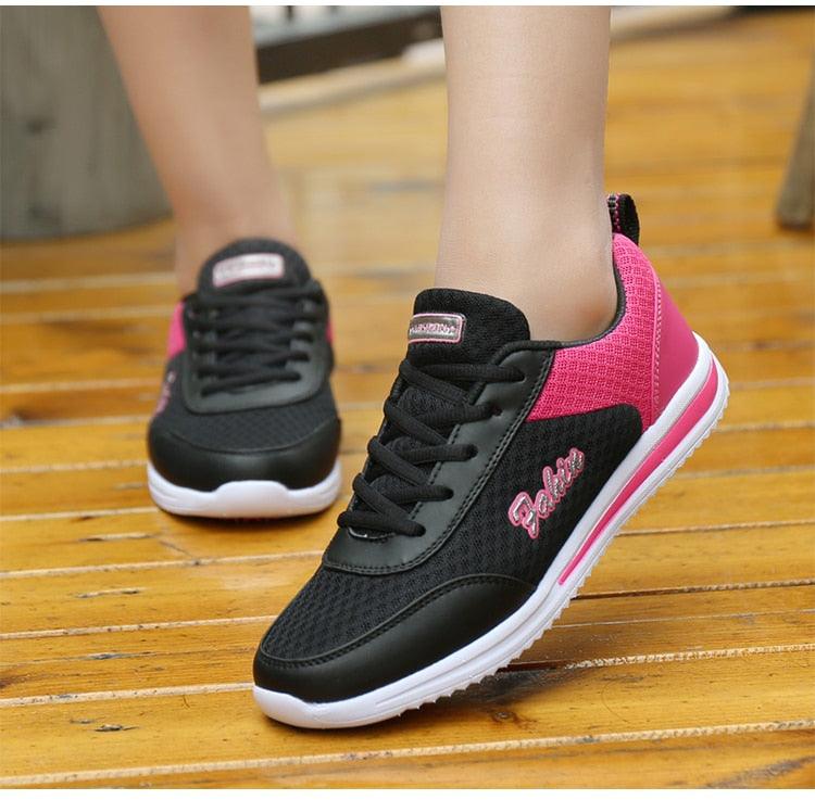 Nouvelles baskets décontractées violettes pour femmes Chaussures respirantes en maille pour femmes Baskets épaisses Chaussures de marche course tennis gym antidérapantes pour femmes