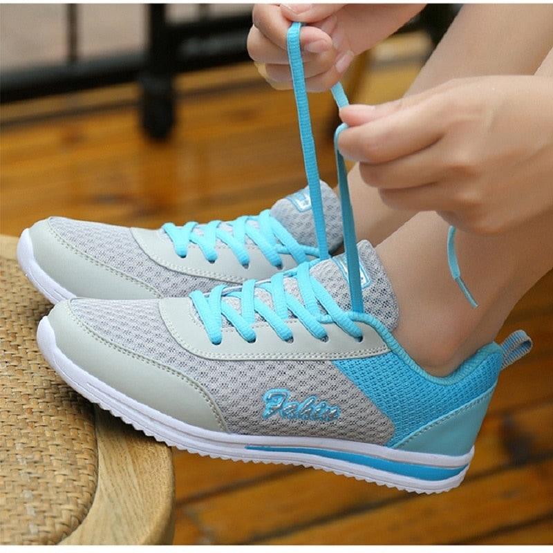 Nouvelles baskets décontractées violettes pour femmes Chaussures respirantes en maille pour femmes Baskets épaisses Chaussures de marche course tennis gym antidérapantes pour femmes