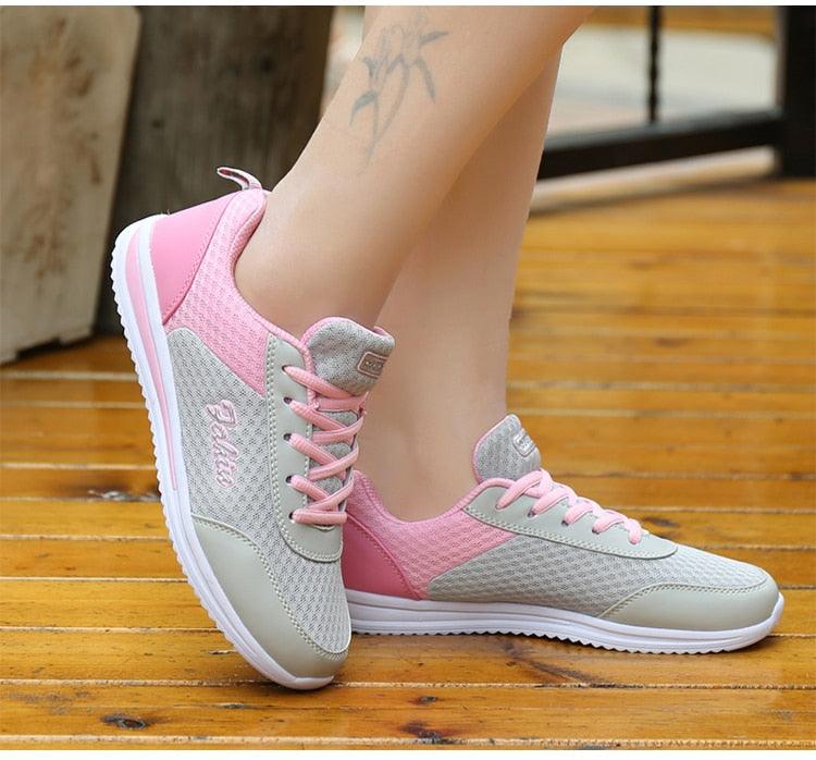 Nouvelles baskets décontractées violettes pour femmes Chaussures respirantes en maille pour femmes Baskets épaisses Chaussures de marche course tennis gym antidérapantes pour femmes