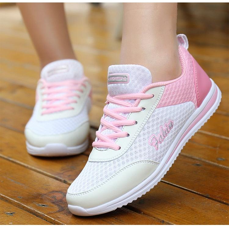 Nouvelles baskets décontractées violettes pour femmes Chaussures respirantes en maille pour femmes Baskets épaisses Chaussures de marche course tennis gym antidérapantes pour femmes