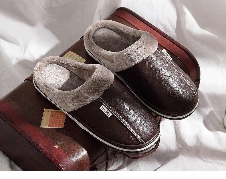Nouvelles pantoufles d'hiver en cuir PU mignonnes en peluche pour femmes et hommes, chaussures décontractées chaudes et moelleuses, pantoufles d'intérieur douces et confortables en mousse à mémoire de forme pour hommes