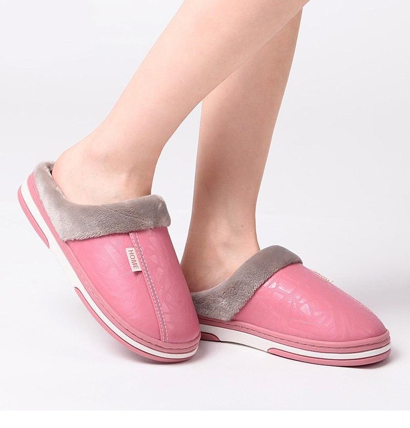 Nouvelles pantoufles d'hiver en cuir PU mignonnes en peluche pour femmes et hommes, chaussures décontractées chaudes et moelleuses, pantoufles d'intérieur douces et confortables en mousse à mémoire de forme pour hommes