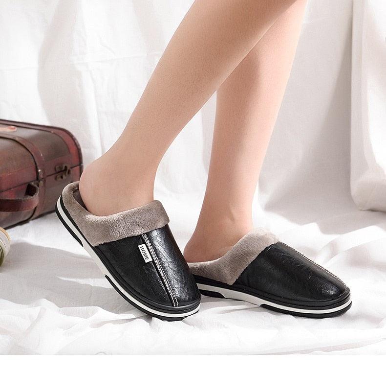 Nouvelles pantoufles d'hiver en cuir PU mignonnes en peluche pour femmes et hommes, chaussures décontractées chaudes et moelleuses, pantoufles d'intérieur douces et confortables en mousse à mémoire de forme pour hommes