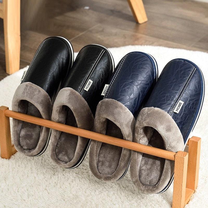 Nouvelles pantoufles d'hiver en cuir PU mignonnes en peluche pour femmes et hommes, chaussures décontractées chaudes et moelleuses, pantoufles d'intérieur douces et confortables en mousse à mémoire de forme pour hommes
