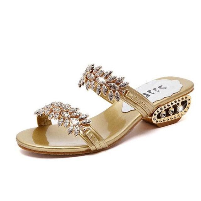Nouvelles chaussures pour femmes, pantoufles, sandales de plage d'été, tongs d'extérieur à la mode avec strass, sandales de plage, chaussures à strass brillants, chaussures confortables à diamants, pantoufles de luxe pour femmes d'extérieur.