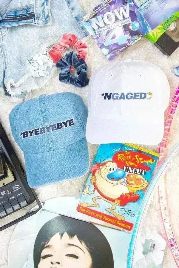 *Chapeaux des années 90 pour une équipe survoltée - Plusieurs phrases pour votre boys band ultime