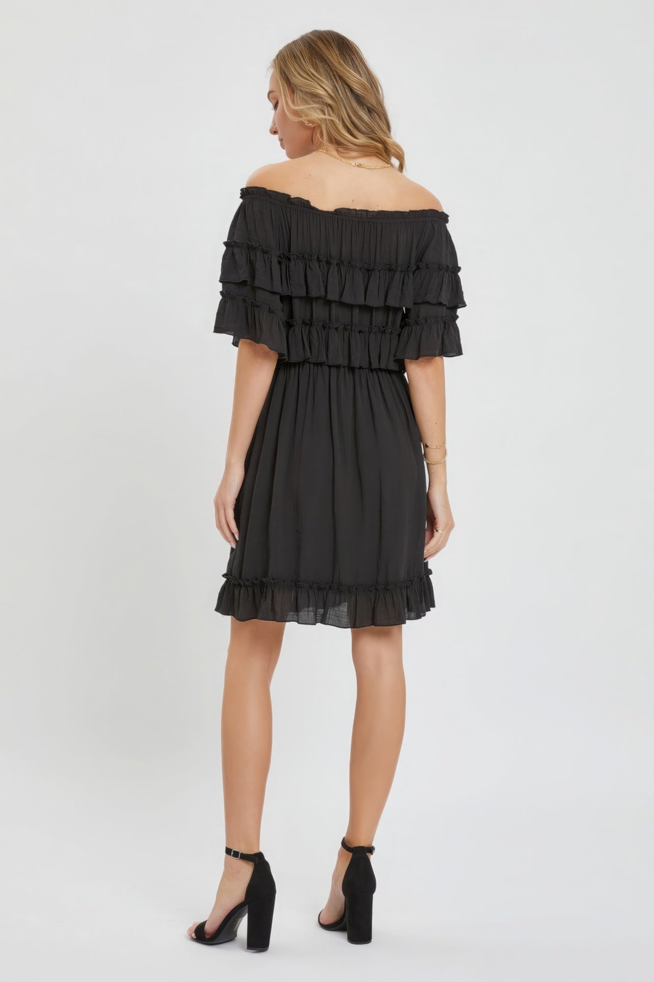 Robe à volants épaules dénudées