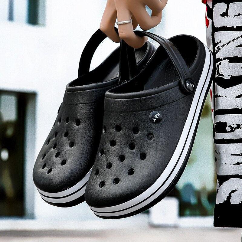 Sandales d'extérieur pour hommes, sabots, chaussures d'été ajourées en caoutchouc, chaussures de jardin pour hommes, sandales de plage plates noires, chaussons de travail, sandales d'été respirantes, légères et à séchage rapide
