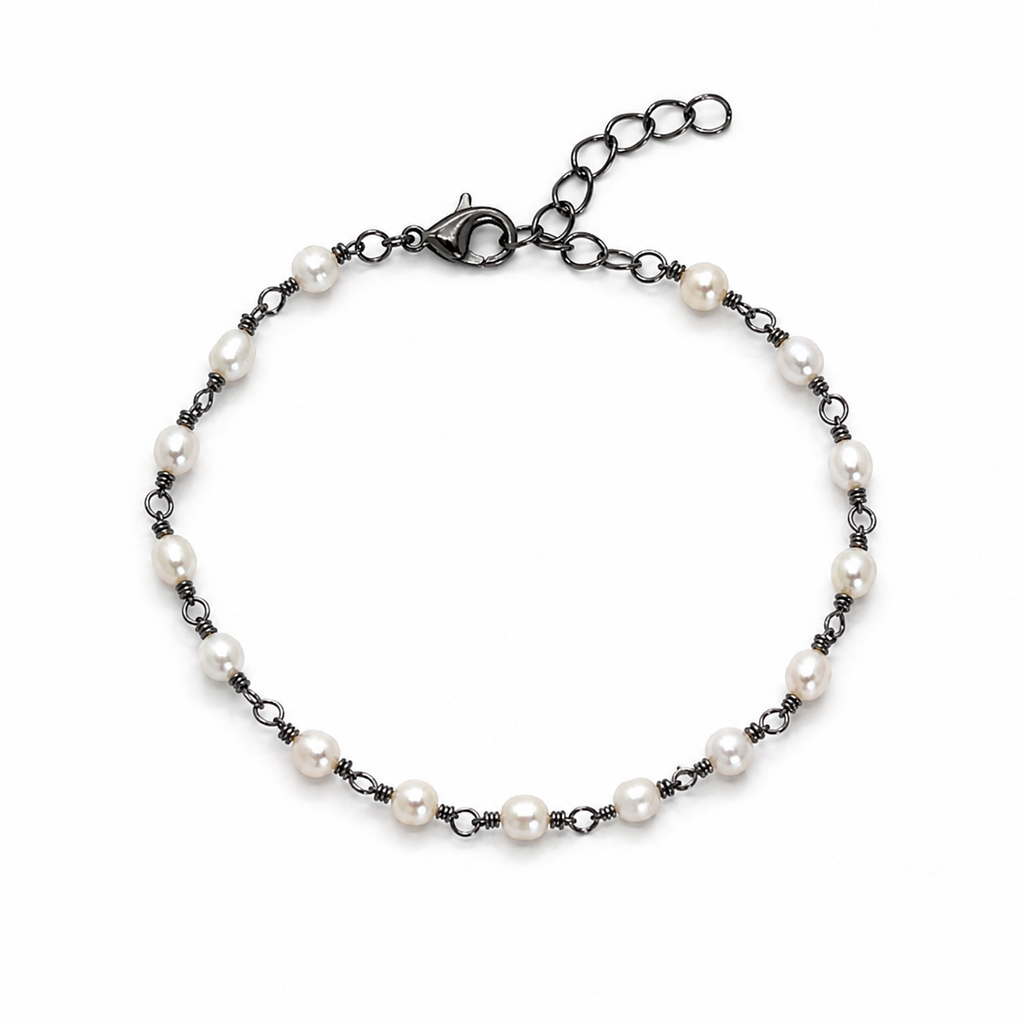 Bracelet en perles d'eau douce oxydées serti de fil métallique