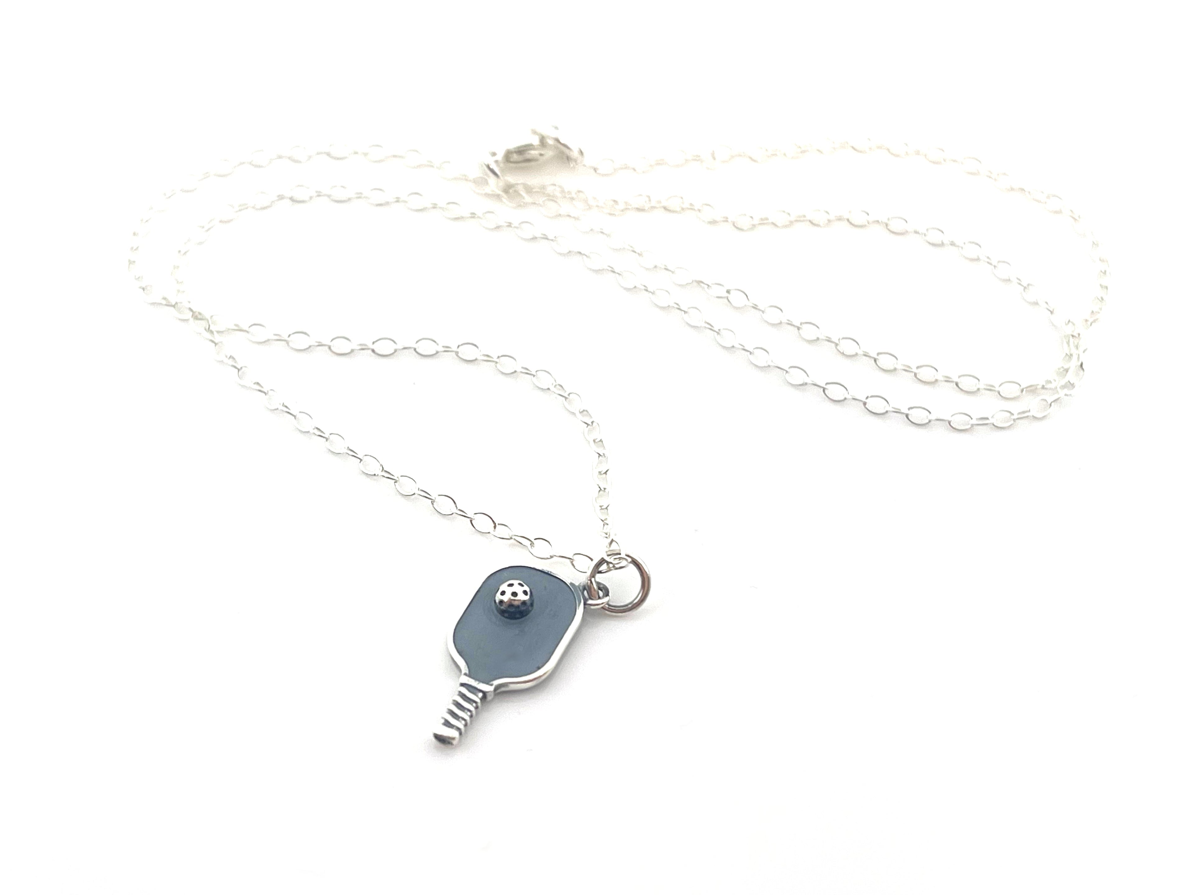 Breloque raquette de pickleball - Pendentif sportif - Collier en argent sterling - Bijoux faits à la main