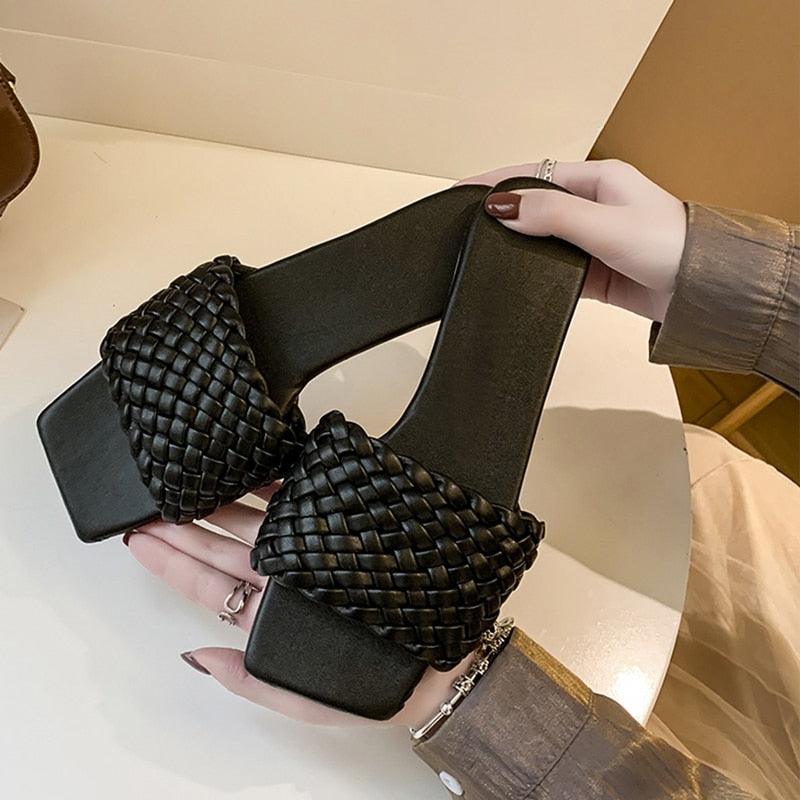 Chaussons de Luxe pour Femmes, Design Charmant, Sandales Plates de Plage à Bout Ouvert, Tongs Décontractées pour Femmes, Sandales Plates à Enfiler, Sandales Plates à Lanières en Cuir