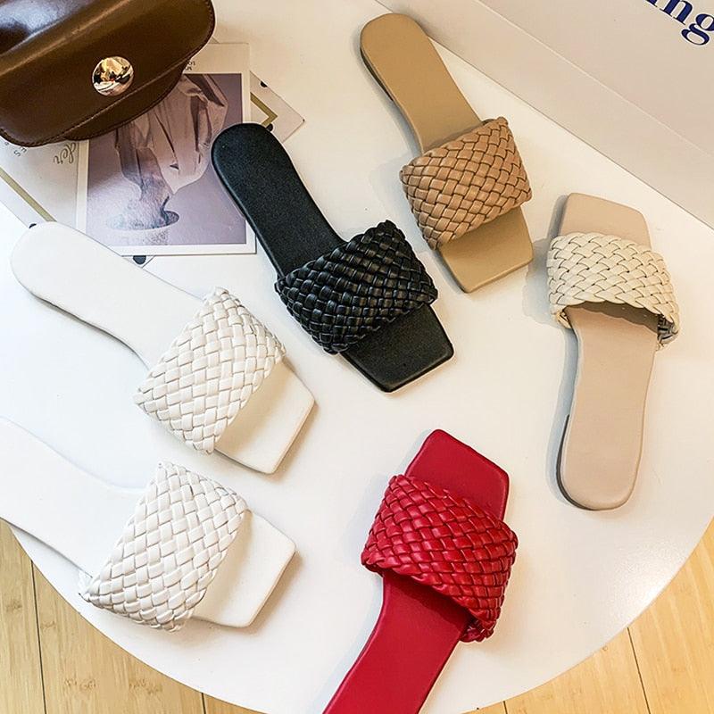 Chaussons de Luxe pour Femmes, Design Charmant, Sandales Plates de Plage à Bout Ouvert, Tongs Décontractées pour Femmes, Sandales Plates à Enfiler, Sandales Plates à Lanières en Cuir