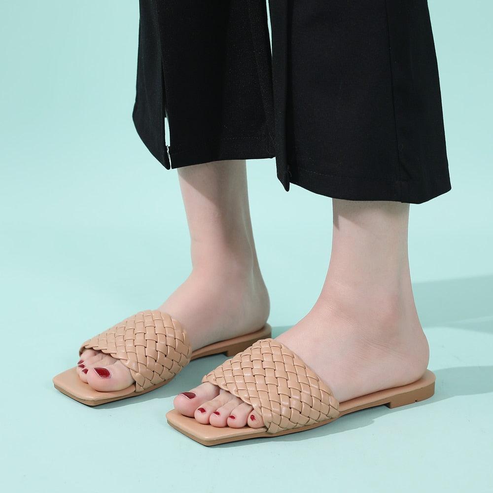 Chaussons de Luxe pour Femmes, Design Charmant, Sandales Plates de Plage à Bout Ouvert, Tongs Décontractées pour Femmes, Sandales Plates à Enfiler, Sandales Plates à Lanières en Cuir